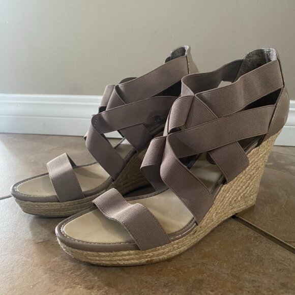 Expression Wedge Heels - Picture 1 of 6